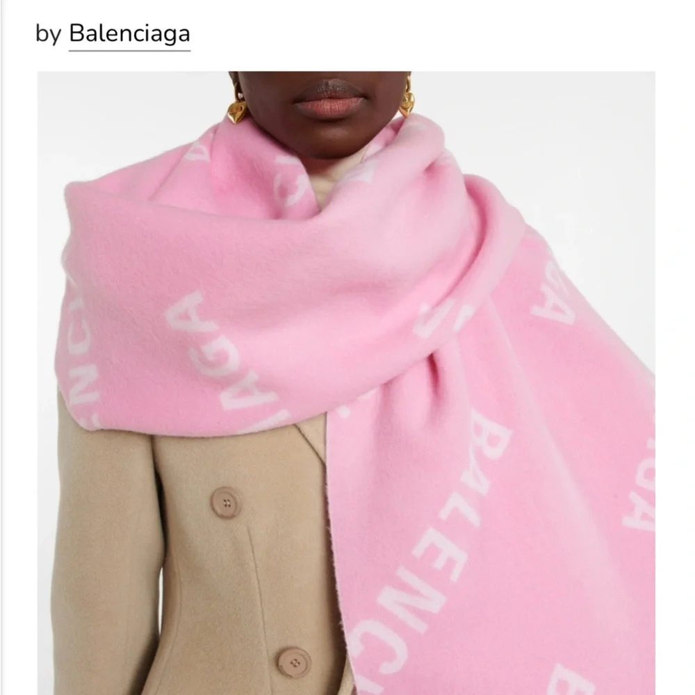 🔥Balenciaga Pink and Navy LOGO Scarf‼️ - Picture 8 of 9